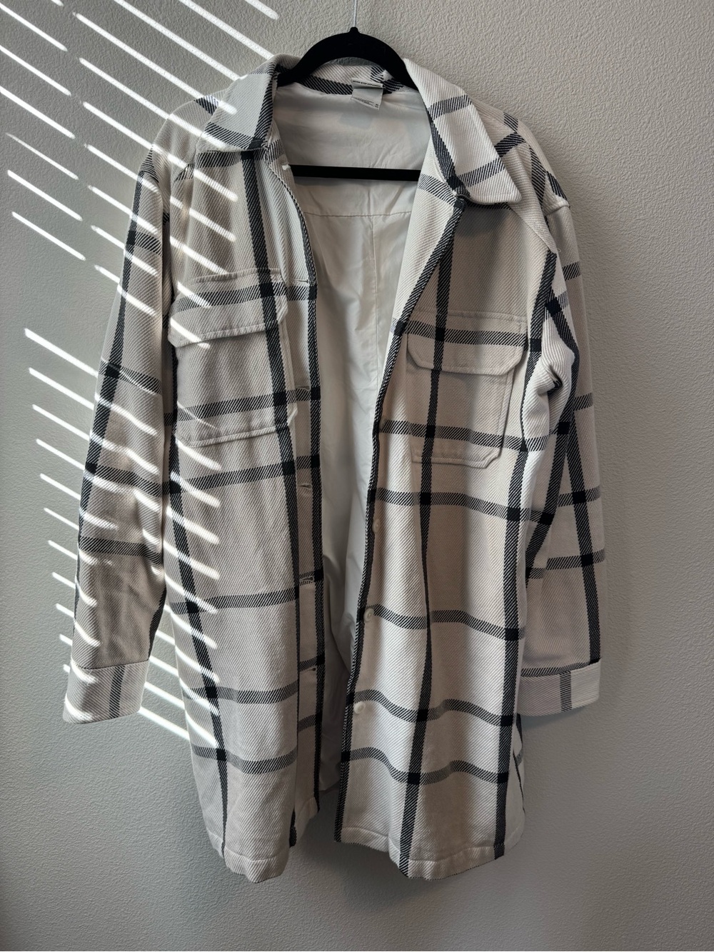 Columbia Cream and Black Plaid Button-Down Shirt Jacket